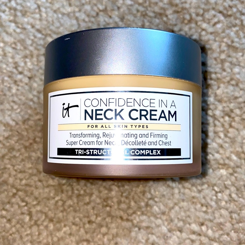 IT Cosmetics Confidence in A Neck Cream! New!